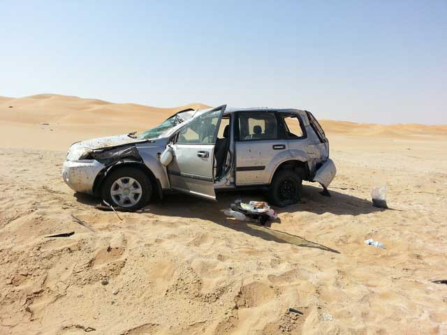 "المركبة المتدهورة في منطقة رملية"