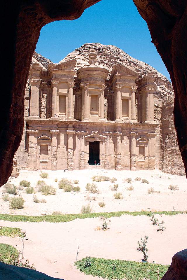 "مشهد للدير"