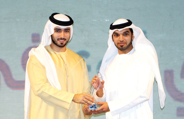 "الزميل علي الظاهري من «البيان»"