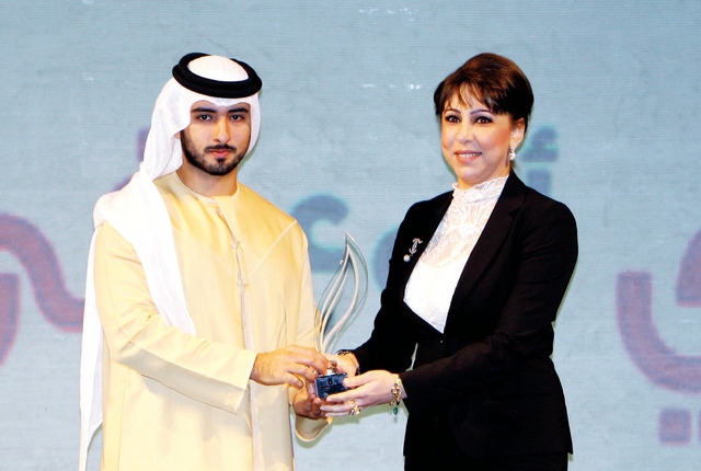"ماجد بن محمد يكرم فادية هاني من «البيان»"