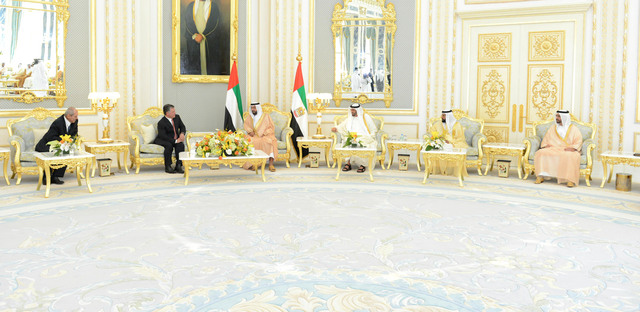 "خليفة خلال مباحثاته مع عبدالله الثاني بحضور محمد بن زايد وحمدان بن زايد وطحنون بن محمد"