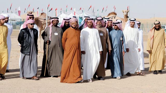 "سلطان بن زايد يتفقد لجان المزاينة"