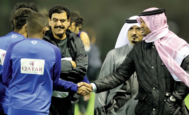 "تقديم عادل خميس كمساعد لمدير المنتخب \t البيان"