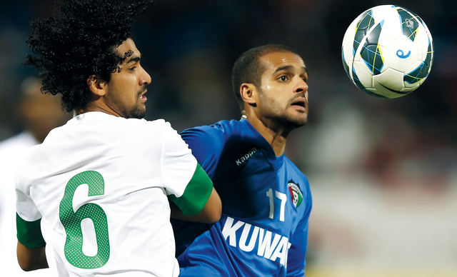 "من لقاء سابق بين منتخبي الكويت و السعوديه\t البيان"