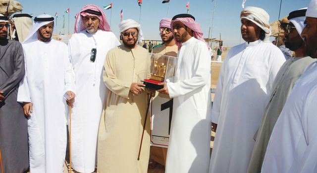 "سلطان بن زايد يتوج الفائز بشوط الجماعة \tوام"