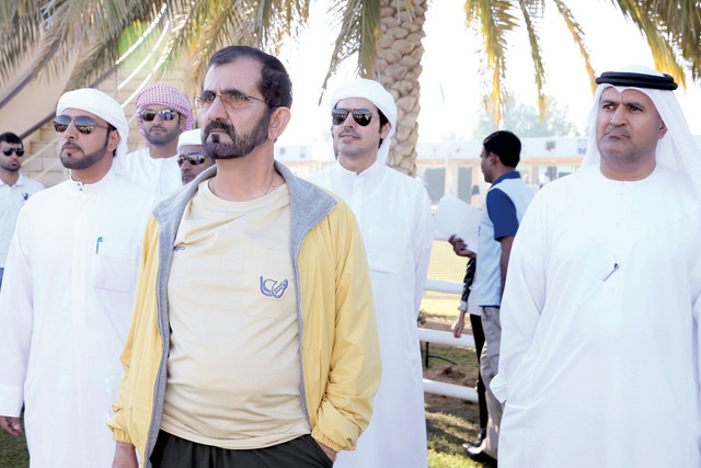 "محمد بن راشد خلال متابعته السباق"