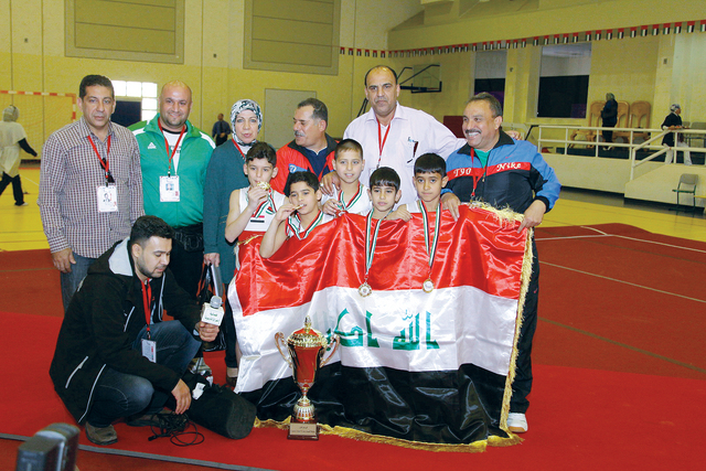 "العراق حقق الكأس والميداليات الذهبية \tتصوير - خالد نوفل"