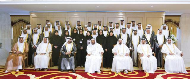 "رئيس الدولة خلال افتتاح أعمال المجلس الوطني بحضور محمد بن راشد وأعضاء المجلس الأعلى والمر وأعضاء المجلس الوطني\tوام"
