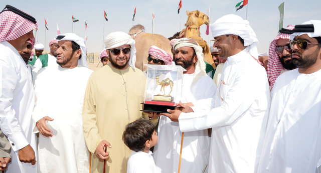 "سلطان بن زايد يتوج الفائز الأول في شوط أبناء القبائل من المصدر"