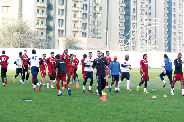 "عجمان استعد للمباراة بمعسكر في الدوحة وتدريبات يومية بملعبه تصوير - غلام كاركر"