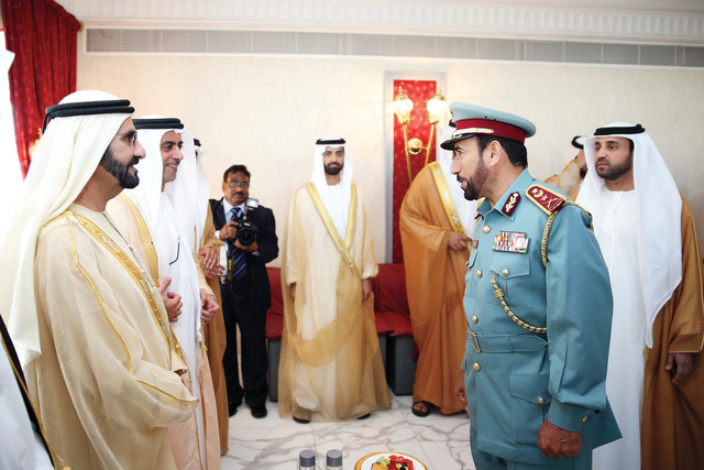 "..وسموه يستقبل القيادات بحضور سيف بن زايد وحمدان ومكتوم بن محمد وراشد المعلا"
