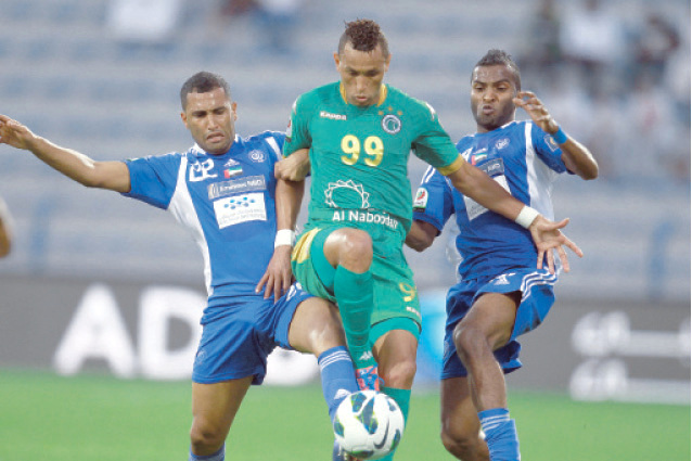 "الشباب حلق بالنقاط الثلاث وحسم موقعة المركز الخامس مع النصر  \t تصوير: سالم خميس"