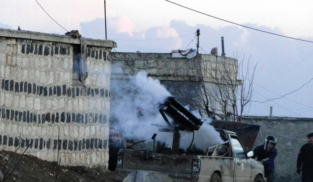 "عناصر من الجيش الحر يطلقون صواريخ باتجاه مطار منغ العسكري في ريف حلب    رويترز"