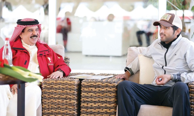 "حمدان بن محمد خلال لقائه مع ملك البحرين"