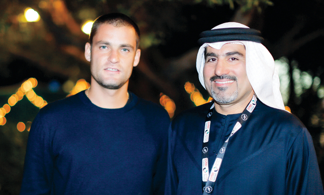 "صلاح تهلك، مدير البطولة، إلى جانب ميخائيل يوزيني"