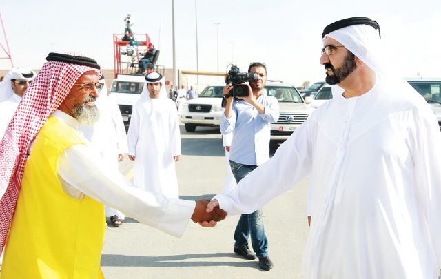 "محمد بن راشد خلال حضوره السباق"