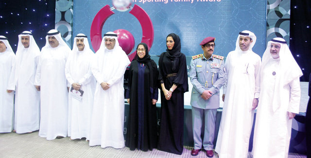 "حميد القطامي ومريم الرومي يدشنان جائزة الاسرة الرياضية من المصدر"