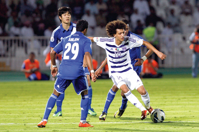 "\"عموري\" نجح في اختراق دفاعات الهلال وسجل هدفاً رائعاً \tتصوير ناصر بابو"