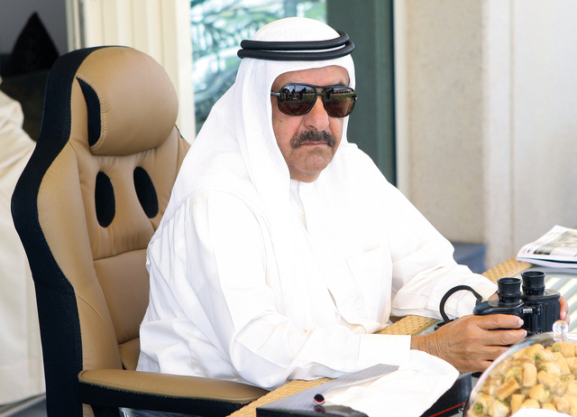 "حمدان بن راشد خلال حضوره السباق"