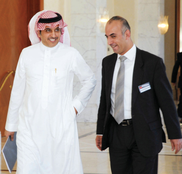 "حافظ المدلج في حوار مع أحد المسئولين الأردنيين\t البيان"