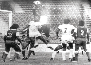 "من مباريات سالم خليفة مع المنتخب"
