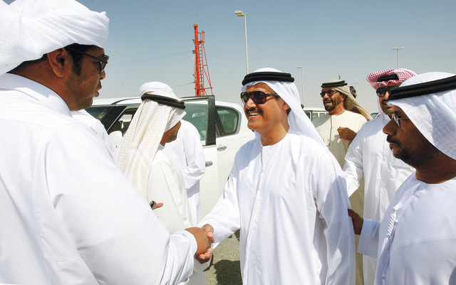 "سلطان بن حمدان عند وصوله المهرجان"