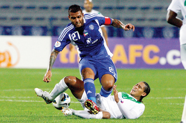 "اللقطة التي أقصي على إثرها ليما من المباراة\t تصوير: مصطفى الأميري"