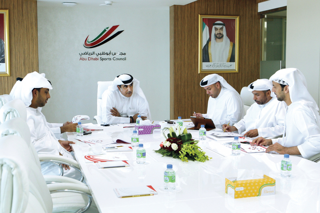 "محمد خلفان الرميثي يترأس الاجتماع من المصدر"