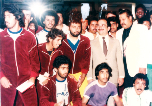 "الحسن بن طلال مع فريق العين لليد خلال البطولة العربية الرابعة في الأردن عام 1982"