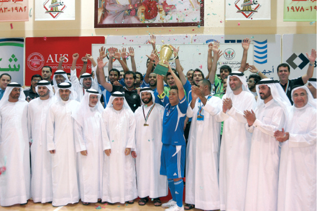 "ابراهيم عبدالملك والقيادات الرياضية يكرمون النصر بطل كأس الاتحاد للصالات\t تصوير يونس يونس"