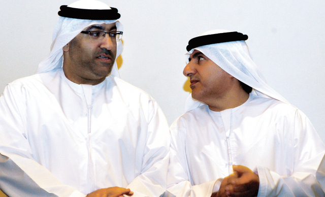 "العويس وعبدالملك عملا بروح الفريق الواحد \tالبيان"