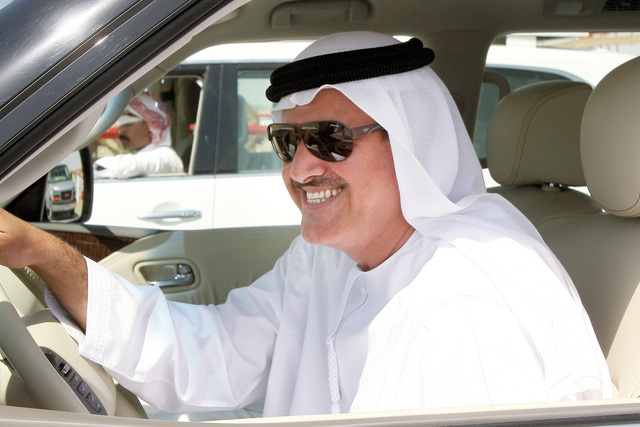 "سلطان بن حمدان يشهد منافسات «ختامي الوثبة» للهجن"
