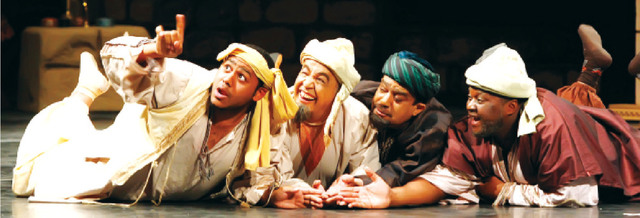 "مشهد من مسرحية «شهيد التين»"