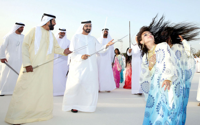 "محمد بن راشد وطحنون بن محمد ونهيان بن مبارك يشاركون في فعاليات الفرح"