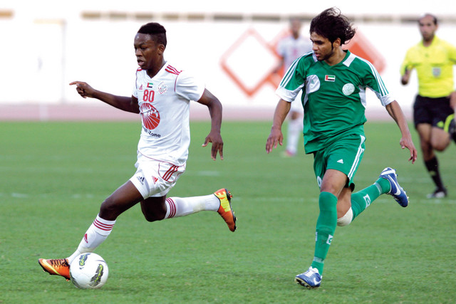 "الشارقة حقق فوزاً غالياً على مسافي بعشرة لاعبين \tتصوير: يونس يونس"