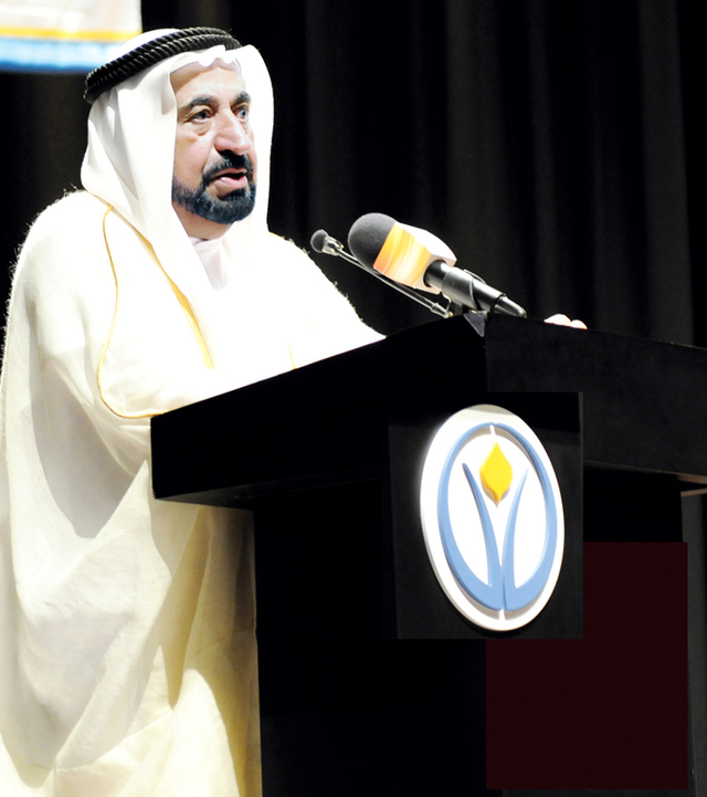 "سلطان القاسمي متحدثا\tتصوير يونس يونس"