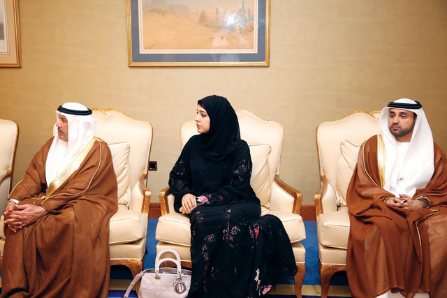 "ريم الهاشمي ومصبح الفتان وخليفة سليمان خلال اللقاء"