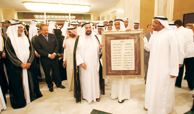 "حاكم الشارقة ونهيان بن مبارك يشهدان الحفل الختامي للمهرجان"