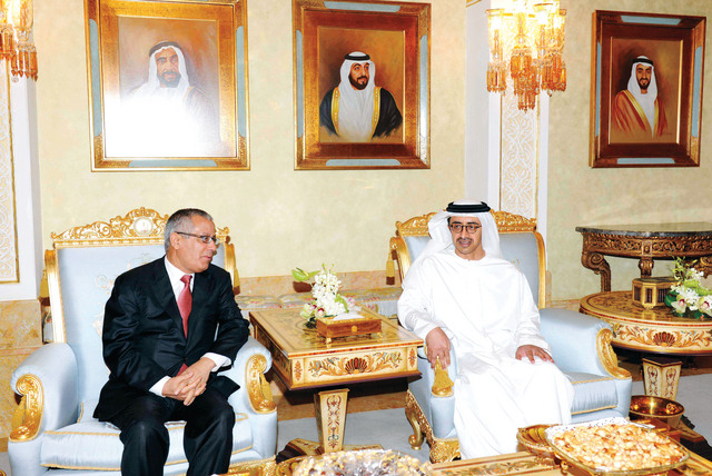"عبدالله بن زايد لدى استقباله د. علي زيدان\tوام"
