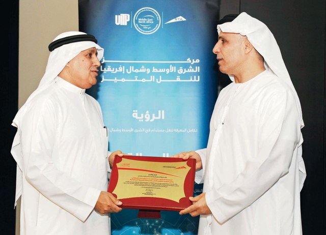 "الطاير يكرم العوهلي"
