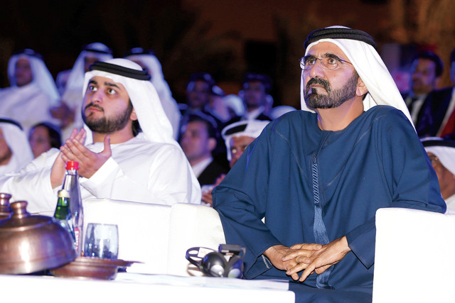 "محمد بن راشد يتابع فعاليات الحفل بحضور مكتوم بن محمد"