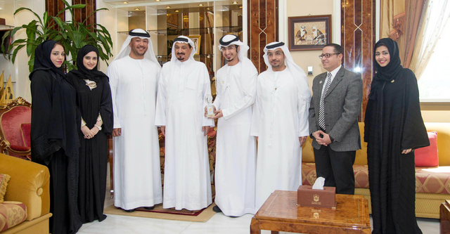 "حميد بن راشد النعيمي خلال استقبال وفد دائرة التنمية السياحية \tوام"