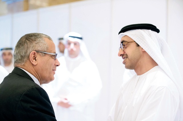 "عبدالله بن زايد في حوار مع زيدان     \t\t\t                وام"