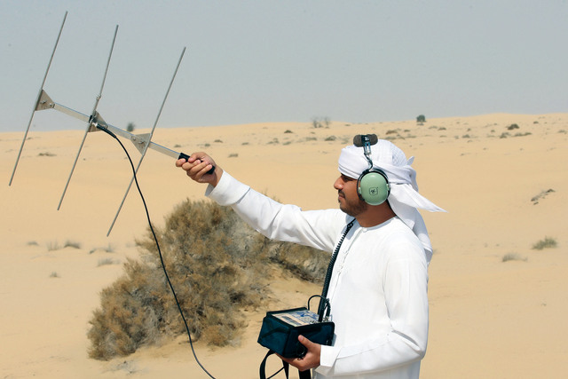 "يستخدم تقنيات حديثة لتتبع الطائر"