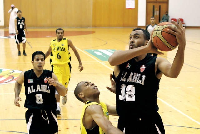 "الأهلي نجح في الفوز بالمواجهة الأولى مع الوصل بالنهائي \tتصوير عماد علاء الدين"