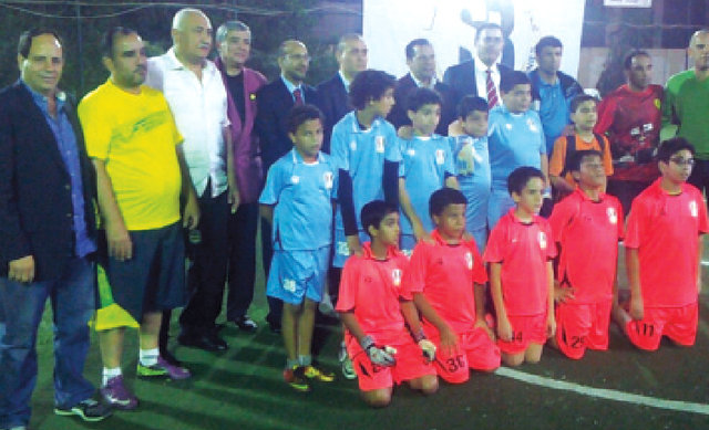 "براعم النادي المصري مع المسؤولين \t من المصدر"