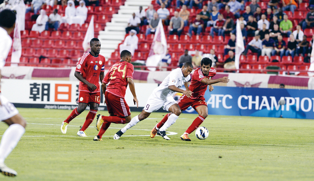 "الجزيرة يخسر أمام الجيش بالثلاثة وآماله تتضاءل في التأهل \t من المصدر"