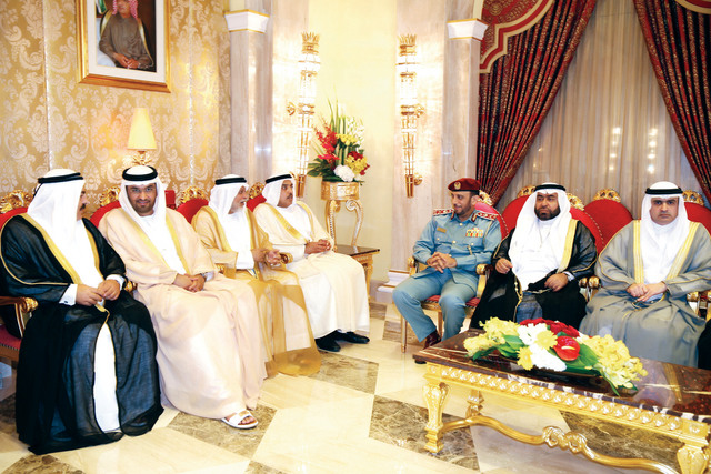 "محمد ابراهيم العلي وسامي القمزي ومحمد المري وابراهيم بوملحة وعبدالرحمن الغرير خلال اللقاء"