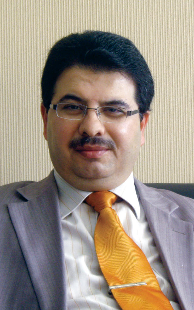 "رائد كامل زيتون"