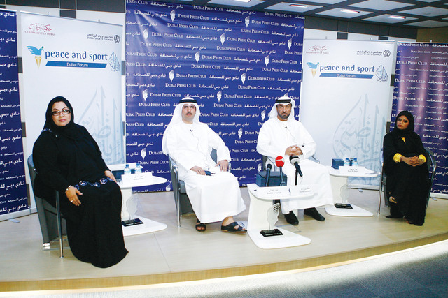 "جانب من المؤتمر الصحافي للإعلان عن فعاليات الملتقى \t\t تصوير عبدالحنان مصطفى"